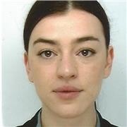 Professeur de droit titulaire du CAPA - diplômée de Sciences po Paris